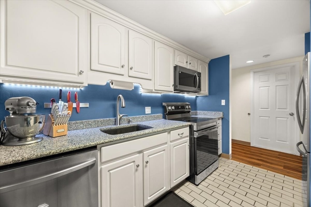 96 Old Colony Ave 365