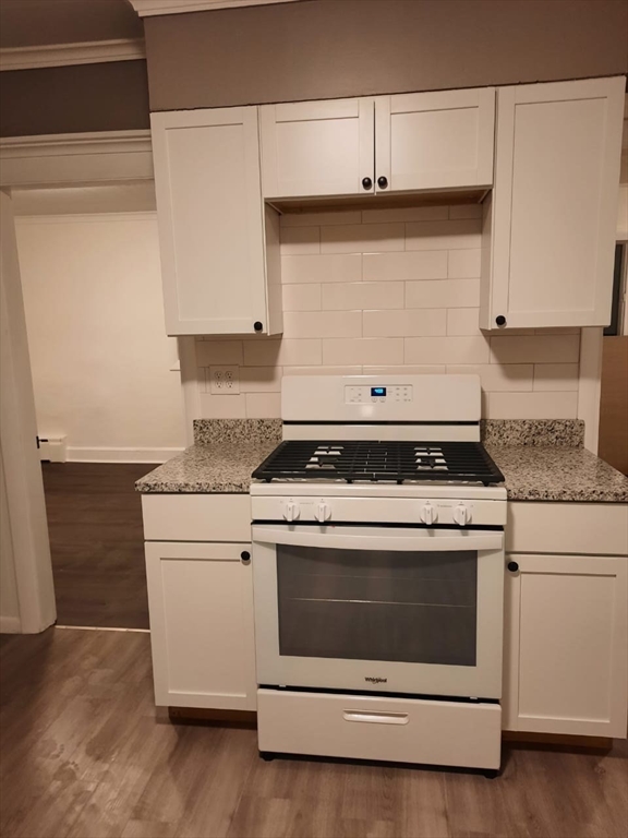 27 Dresser St