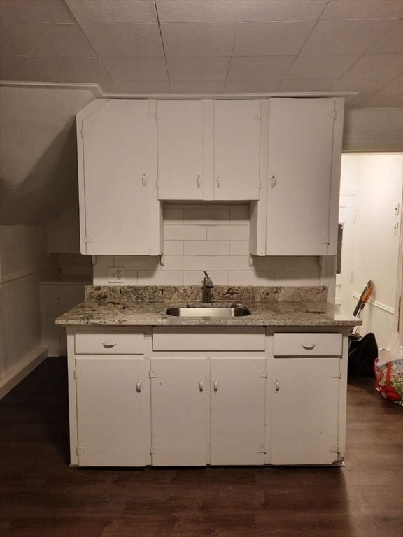 27 Dresser St