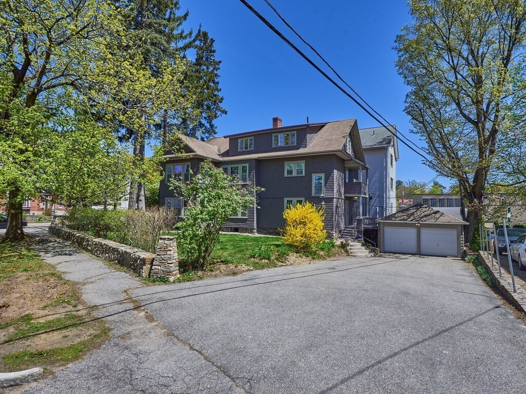 1066 Pleasant Street