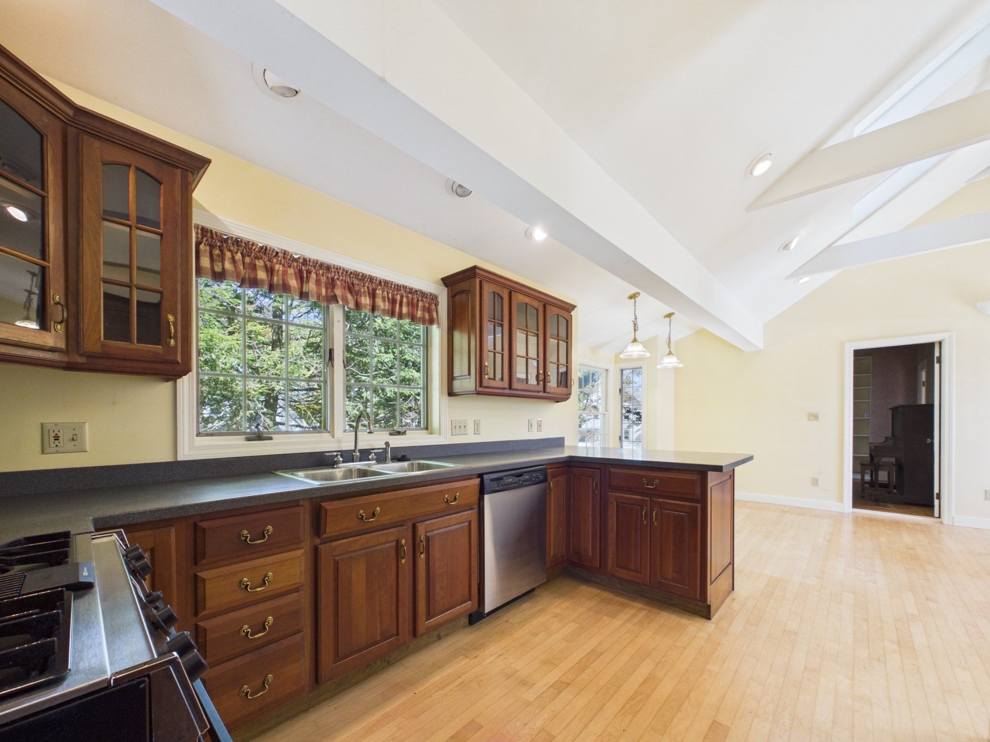 56 Glover St, Southbridge, MA, 56 Glover St, Southbridge, MA Photo #8