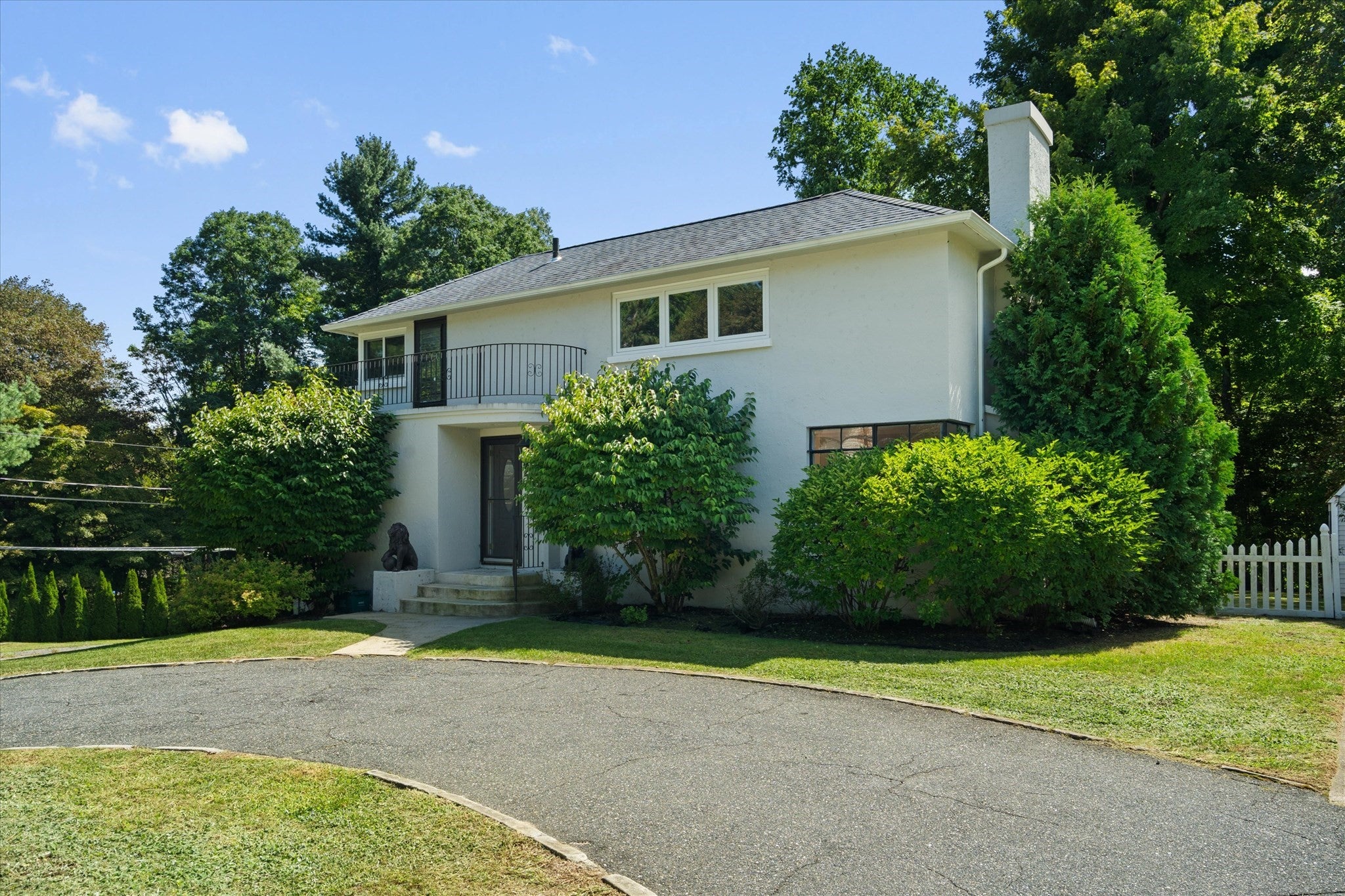 Photo of 270 Moreland St, Worcester, MA