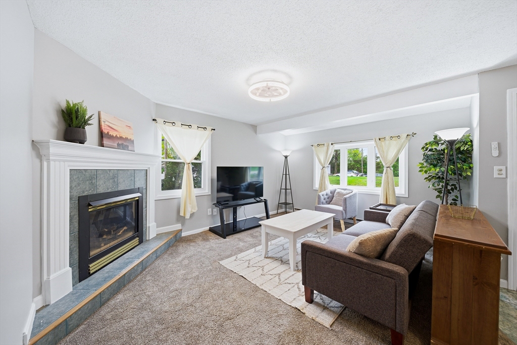 4 Bunker Hill Rd