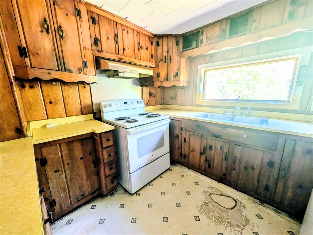 51 Russell Stage Rd, Blandford, MA Photo #5