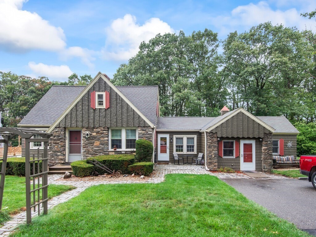 62 Circuit Ave North