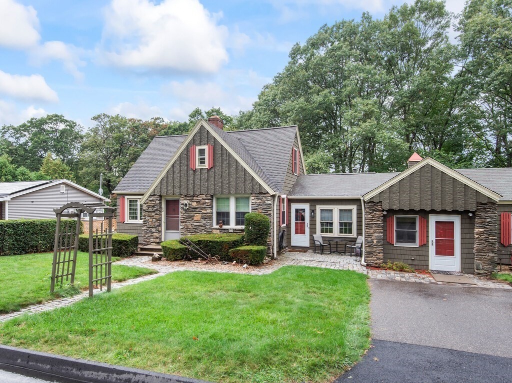 62 Circuit Ave North