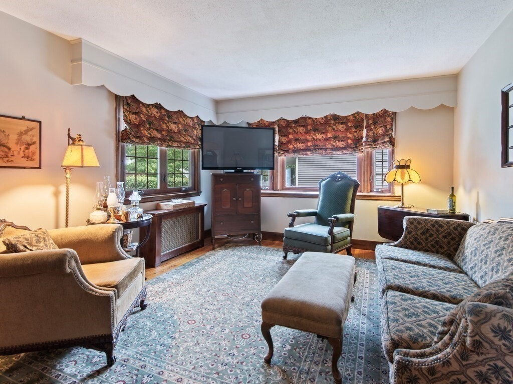 62 Circuit Ave North