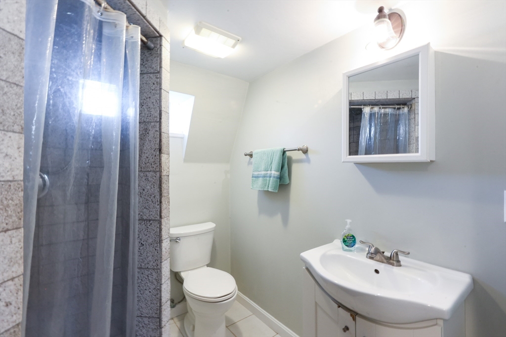 Franklin, Massachusetts 02038, United States, 4 Bedrooms Bedrooms, ,3 BathroomsBathrooms,Residential,Pending,151093