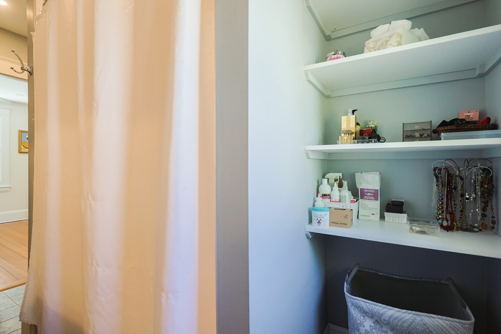 Franklin, Massachusetts 02038, United States, 4 Bedrooms Bedrooms, ,3 BathroomsBathrooms,Residential,Pending,151093