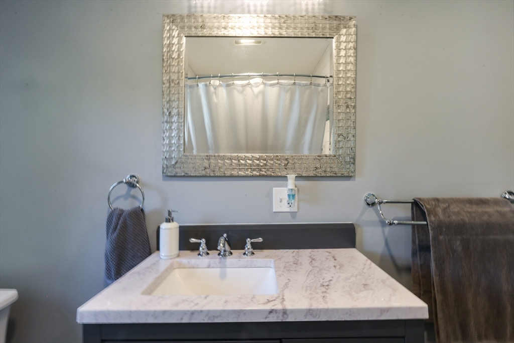 Franklin, Massachusetts 02038, United States, 4 Bedrooms Bedrooms, ,3 BathroomsBathrooms,Residential,Pending,151093