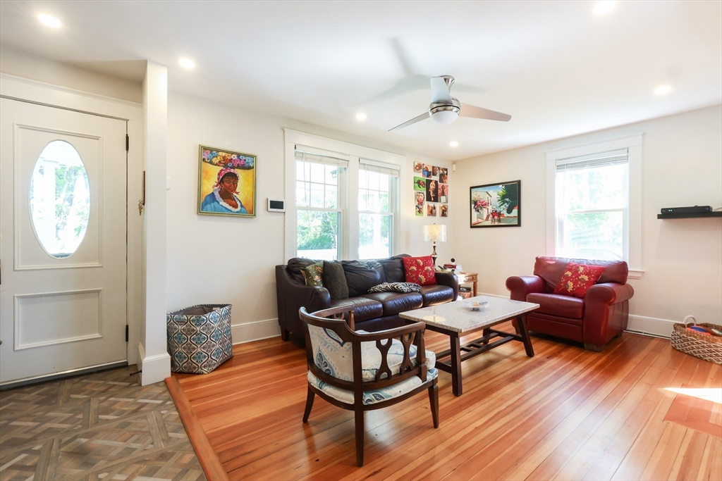 Franklin, Massachusetts 02038, United States, 4 Bedrooms Bedrooms, ,3 BathroomsBathrooms,Residential,Pending,151093