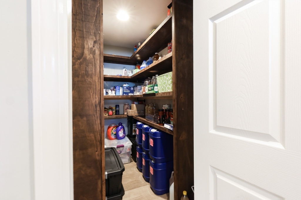 Franklin, Massachusetts 02038, United States, 4 Bedrooms Bedrooms, ,3 BathroomsBathrooms,Residential,Pending,151093