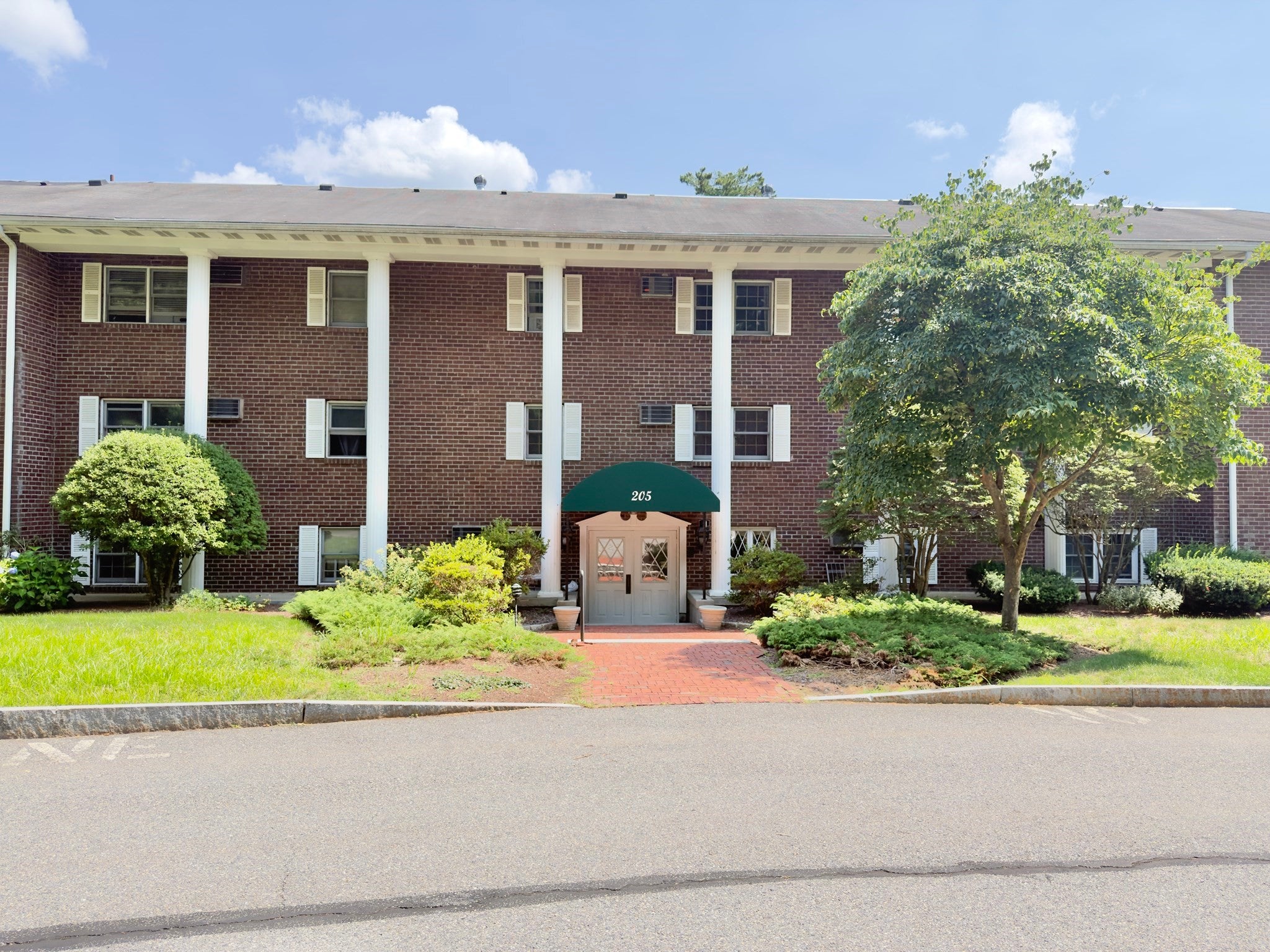 Photo of 205 Great Rd, Acton, MA