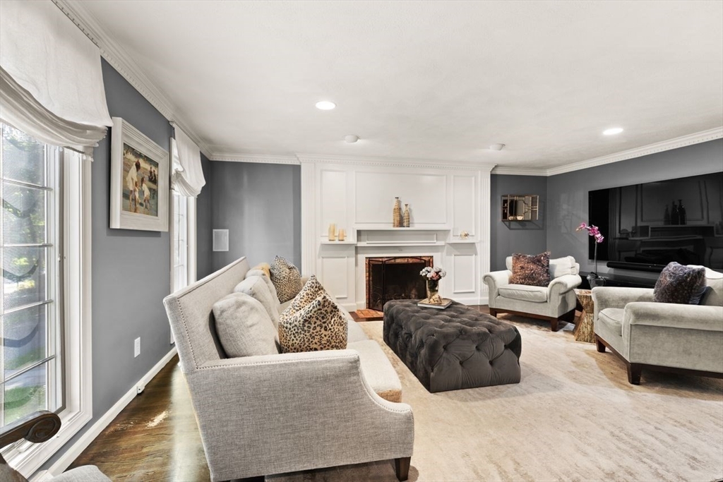 24 Queens Cir