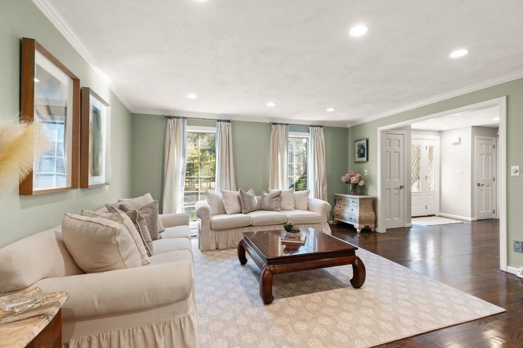 24 Queens Cir