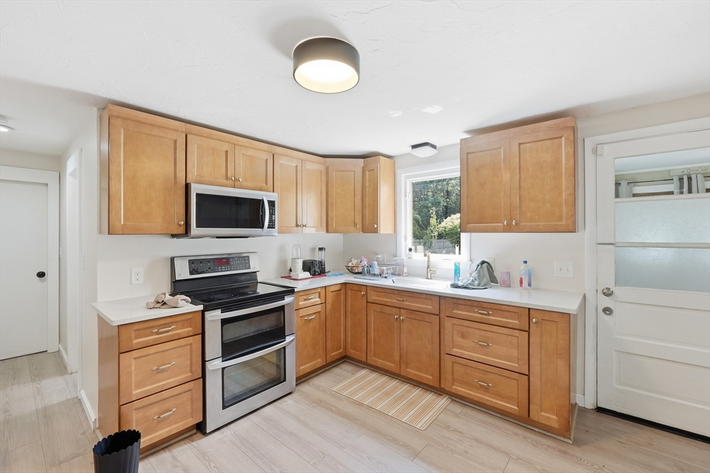 19 Cypress St, Oxford, MA, 19 Cypress St, Oxford, MA Photo #4