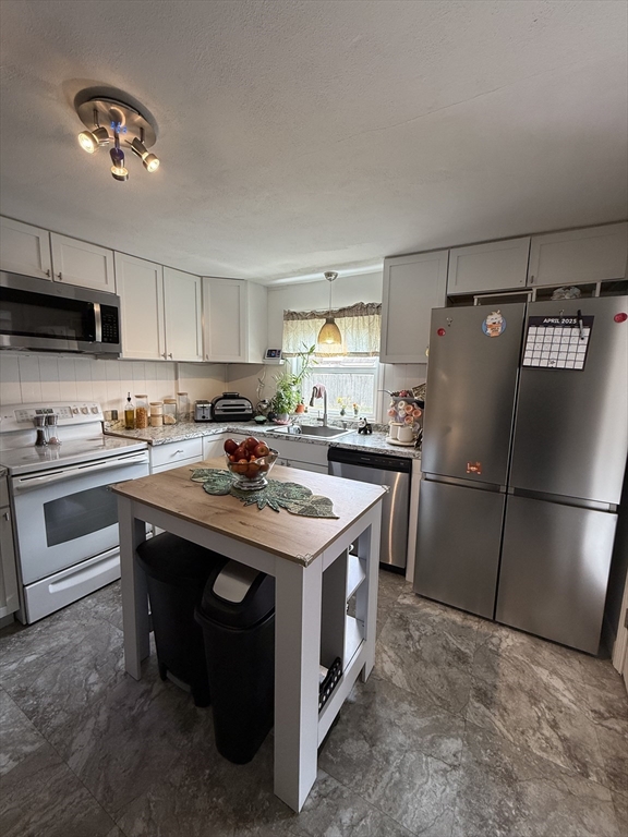 87 Weaver Rd