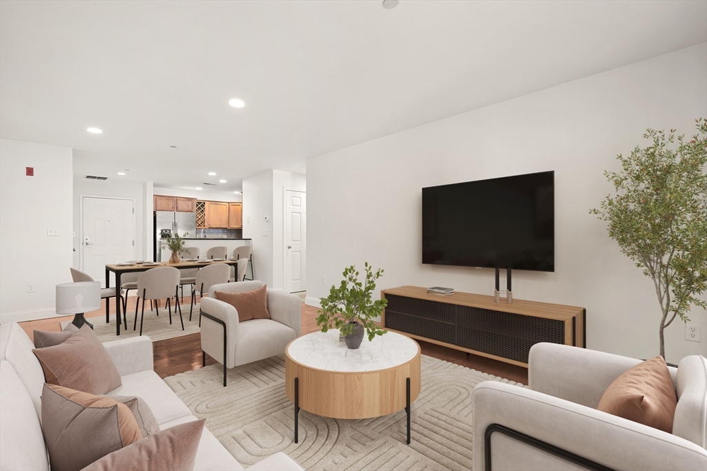 120 Wyllis Ave 103