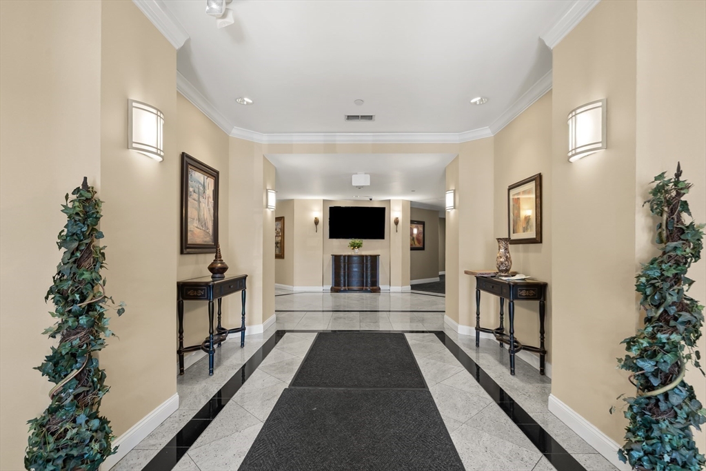 120 Wyllis Ave 103