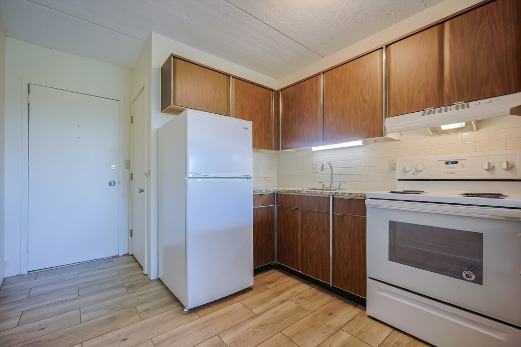 200 Swanton St 402