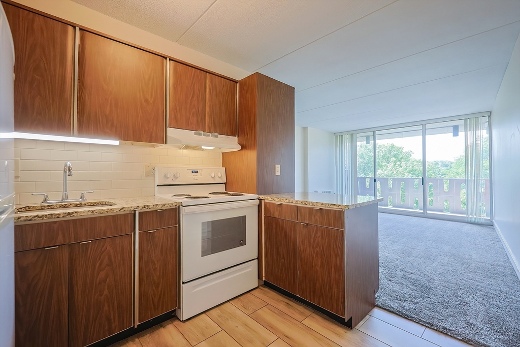 200 Swanton St 402