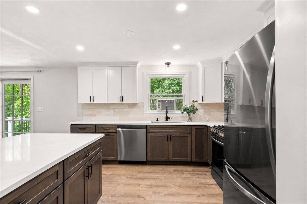 11 Groton Rd, Tyngsborough, MA, 11 Groton Rd, Tyngsborough, MA Photo #3