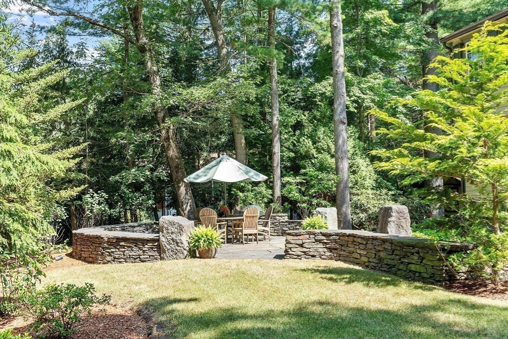 1 Seneca Cir