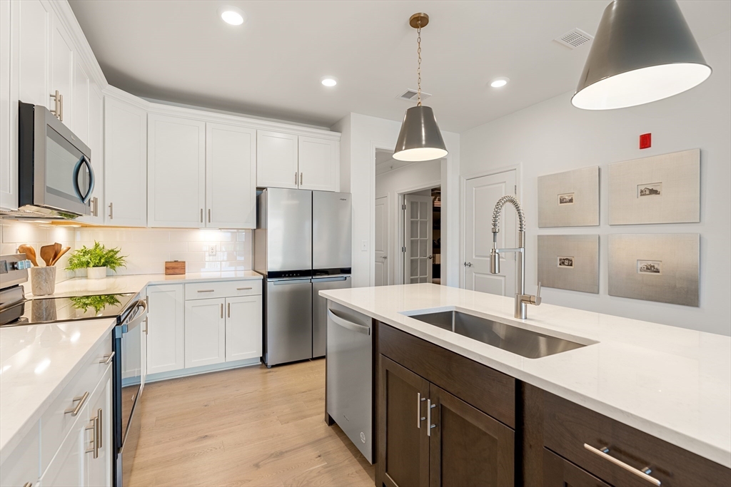 6 Stratton Drive 208