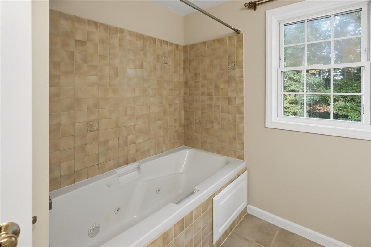 319 Oak St, Swansea, MA, 319 Oak St, Swansea, MA Photo #18