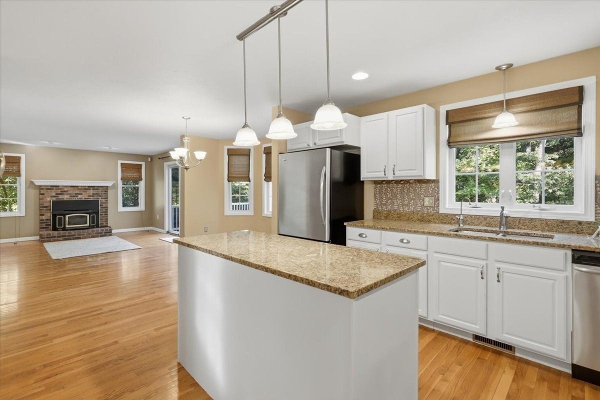 319 Oak St, Swansea, MA, 319 Oak St, Swansea, MA Photo #11