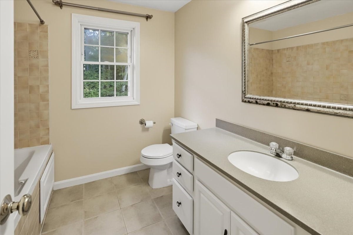 319 Oak St, Swansea, MA, 319 Oak St, Swansea, MA Photo #17
