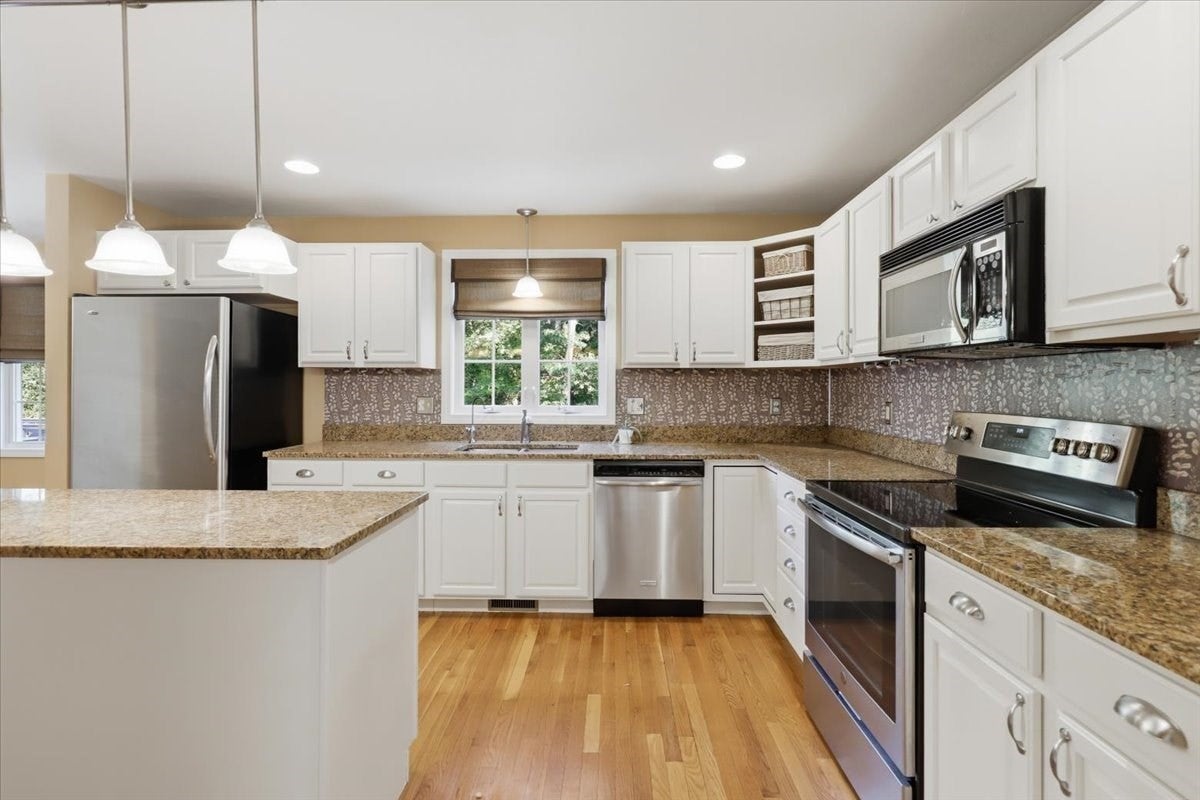 319 Oak St, Swansea, MA, 319 Oak St, Swansea, MA Photo #12