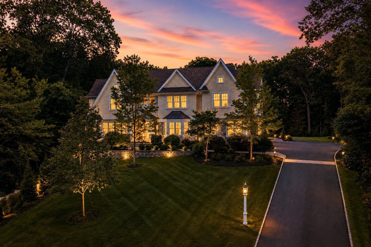 Photo of 25 Holly Cir, Weston, MA