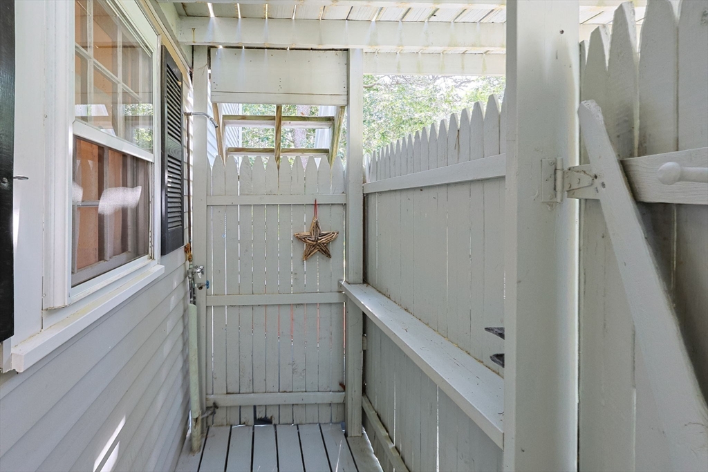 Wellfleet, Massachusetts 02667, United States, 3 Bedrooms Bedrooms, ,2 BathroomsBathrooms,Residential,Pending,158393