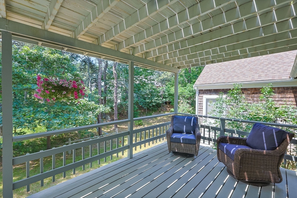 Wellfleet, Massachusetts 02667, United States, 3 Bedrooms Bedrooms, ,2 BathroomsBathrooms,Residential,Pending,158393