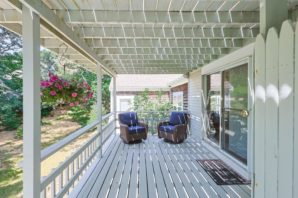 Wellfleet, Massachusetts 02667, United States, 3 Bedrooms Bedrooms, ,2 BathroomsBathrooms,Residential,Pending,158393