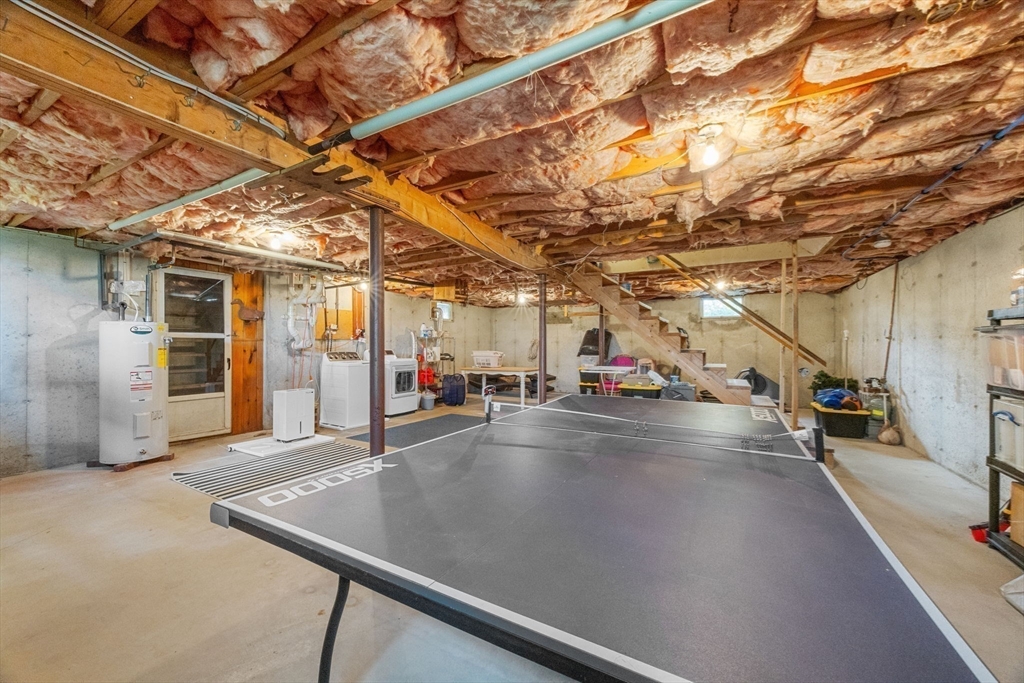 Wellfleet, Massachusetts 02667, United States, 3 Bedrooms Bedrooms, ,2 BathroomsBathrooms,Residential,Pending,158393