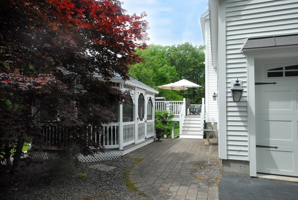 8 Barton Rd