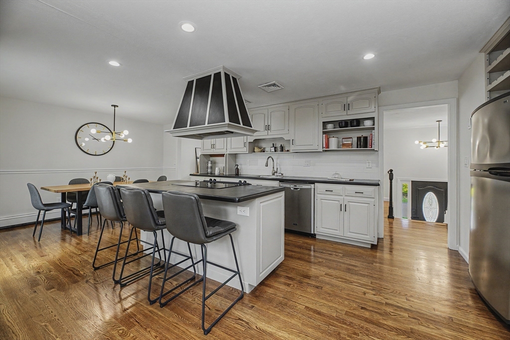 25 Cynthia Road, Dedham, MA Photo #4