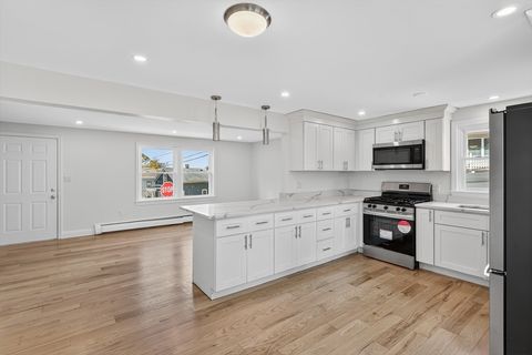 31 Peach Ave Providence RI 02906