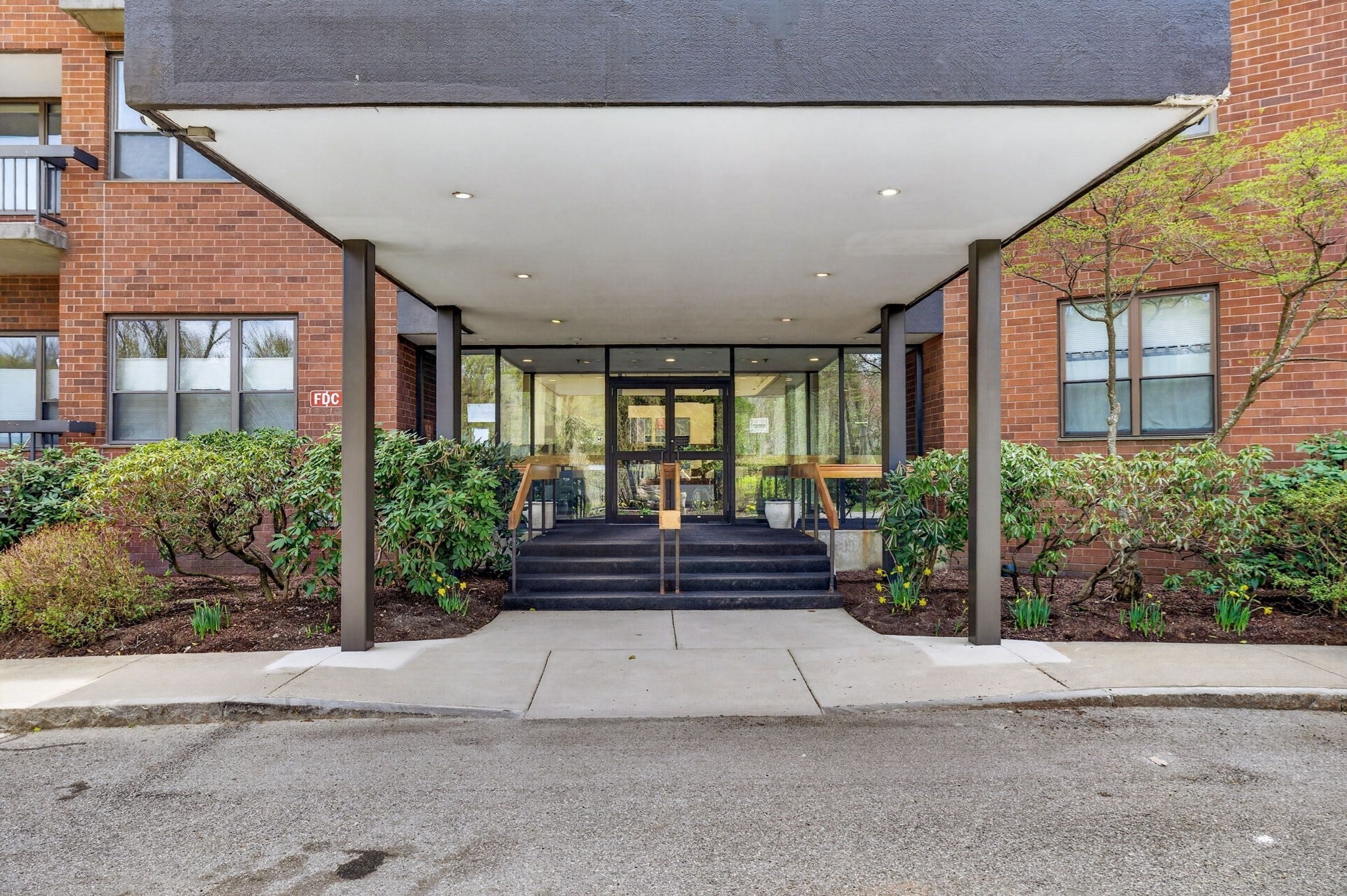 210 Nahanton ST 117, Newton MA 02459