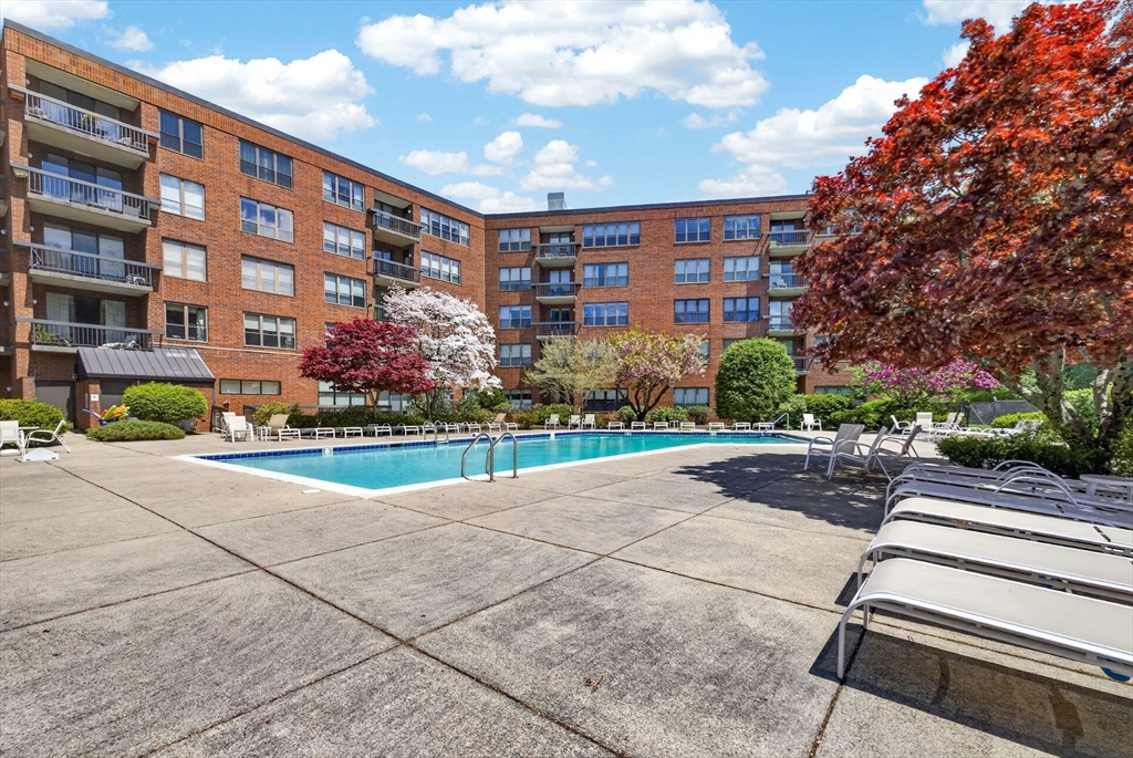 210 Nahanton ST #117, Newton, MA Photo #32