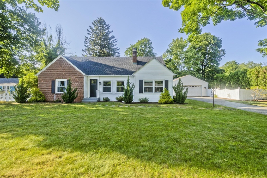 17 Hunting Ln