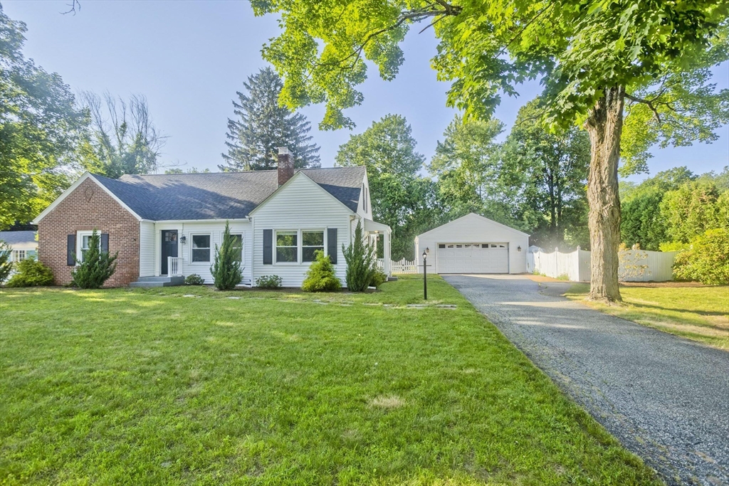 17 Hunting Ln