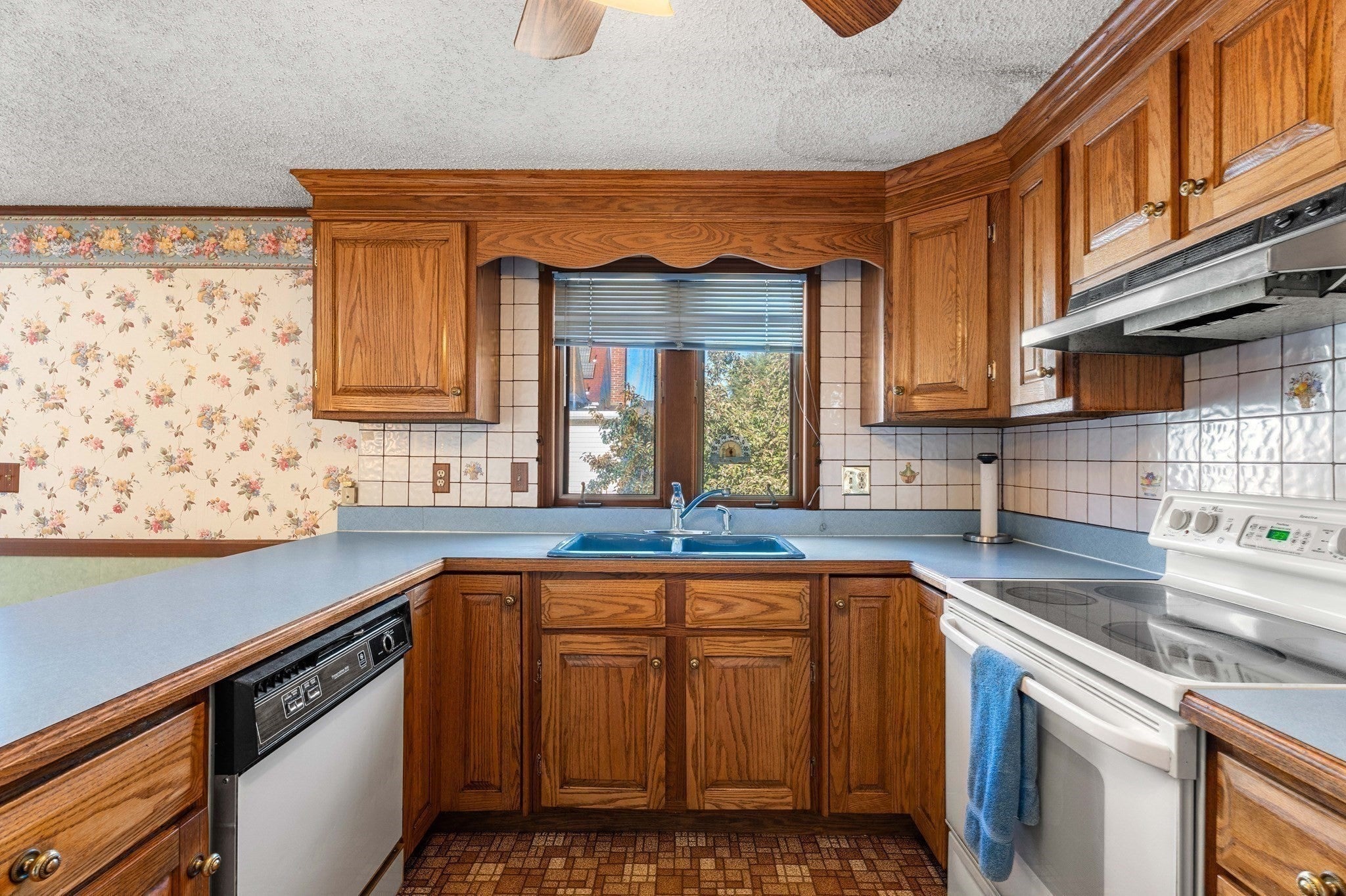 35 Ford Street, Lynn, MA, 35 Ford Street, Lynn, MA Photo #6