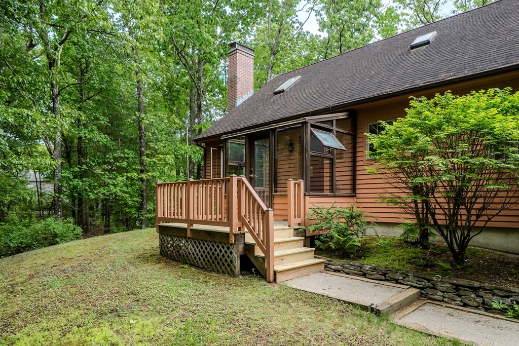 102 Larkspur Dr