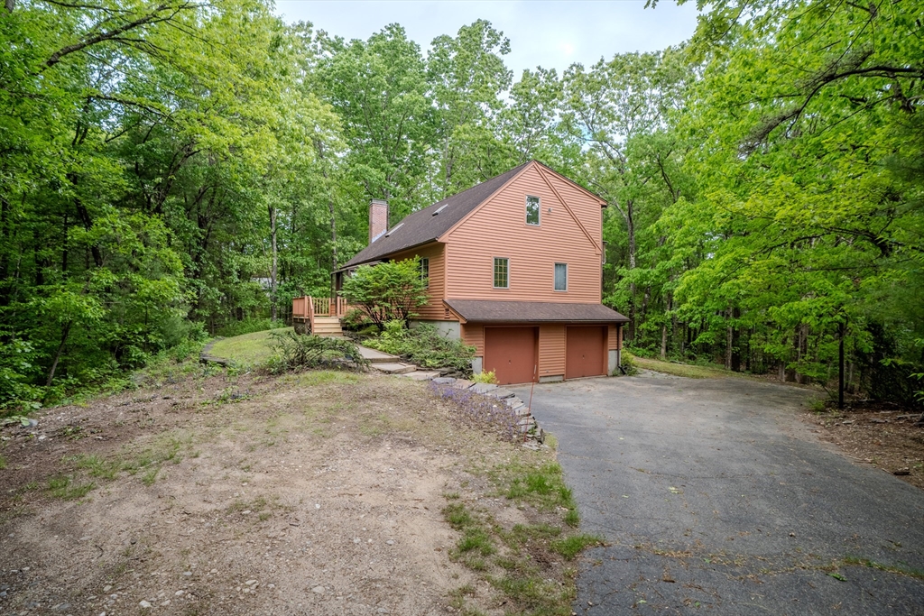 102 Larkspur Dr