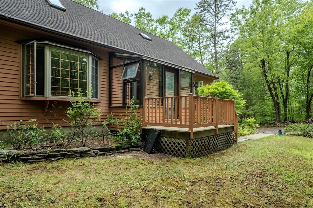 102 Larkspur Dr