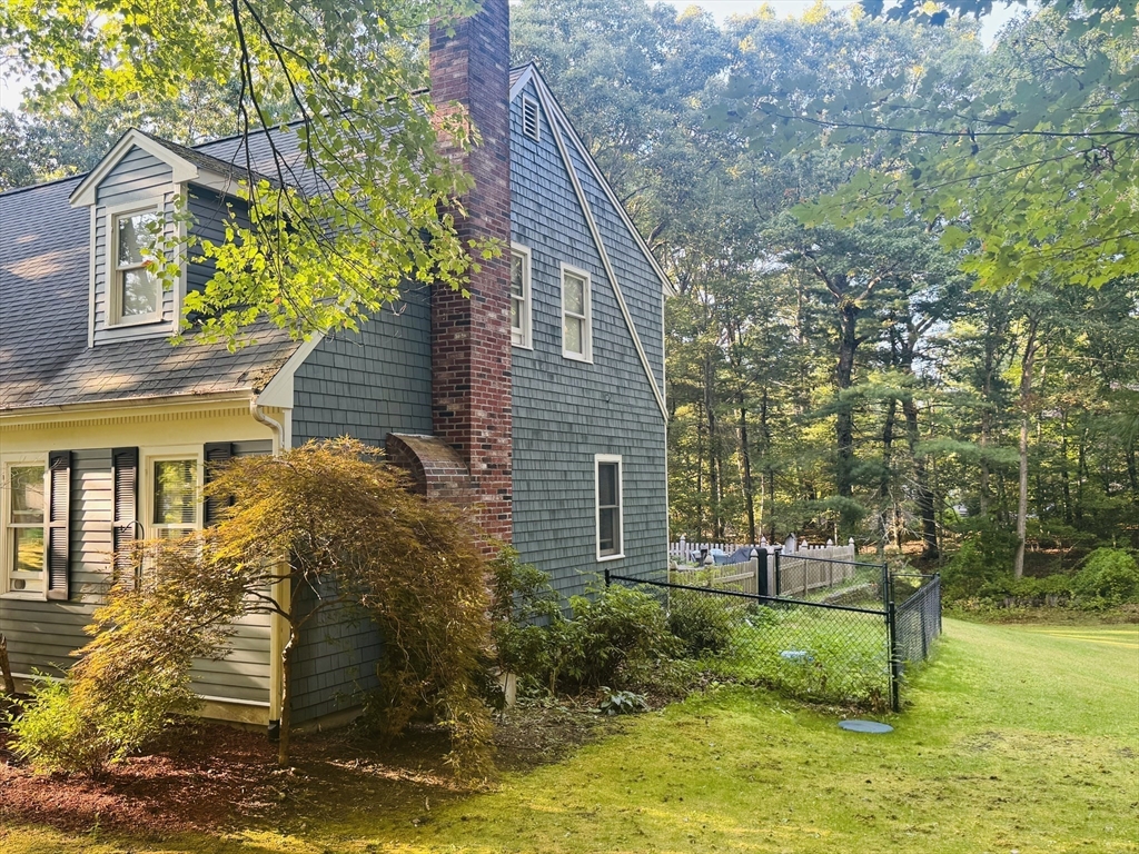 24 Bells Brook Rd
