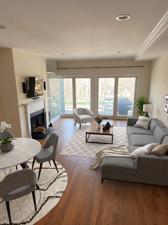 227 Summit Ave E102